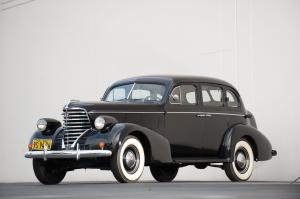 Oldsmobile Six Touring Sedan 1938 года